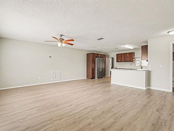 3rd image of 7021 LANDOVER BOULEVARD
