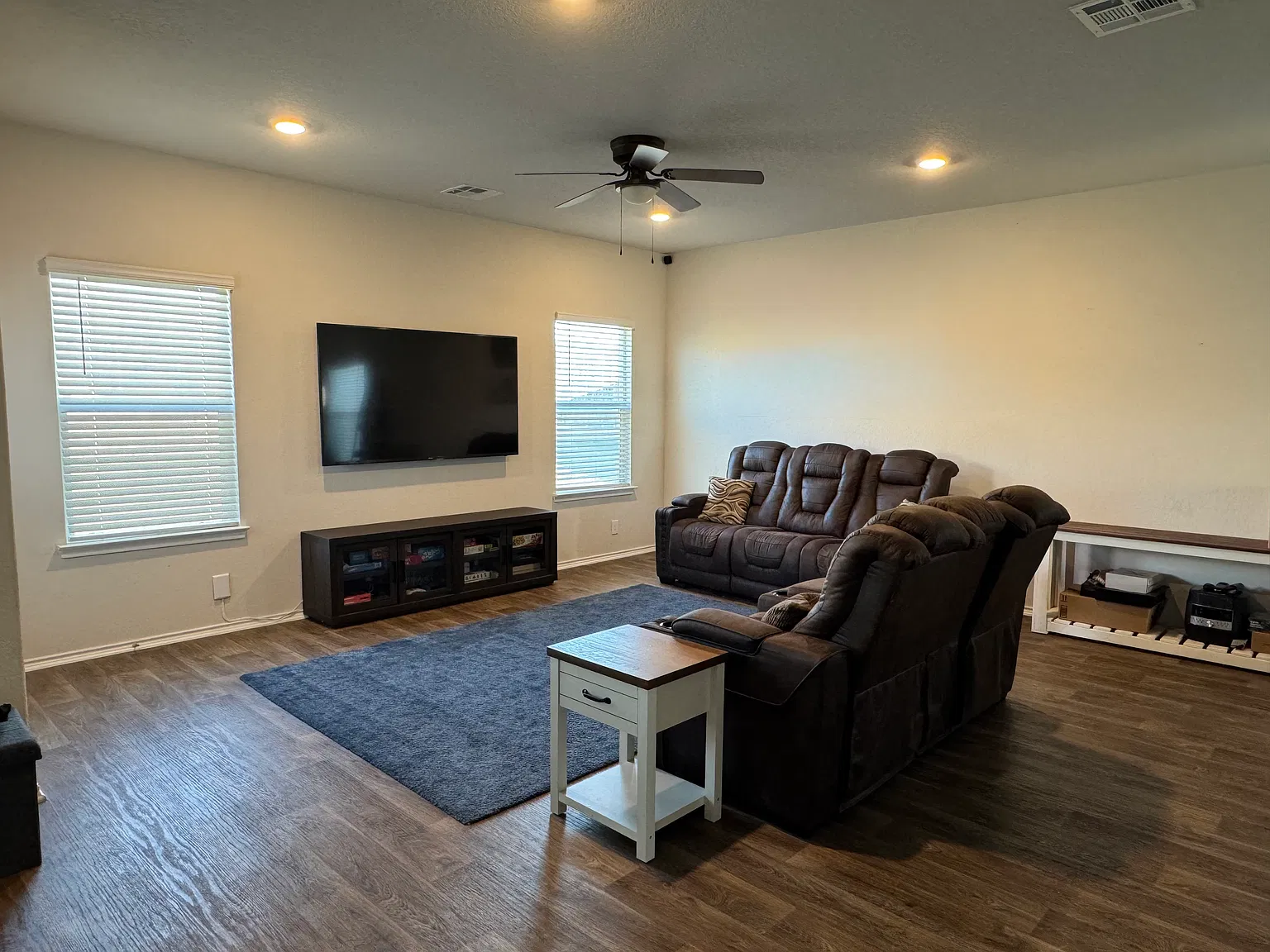 4 bed, 2.5 bath, 2223 sqft, $2,300 — Photo 3