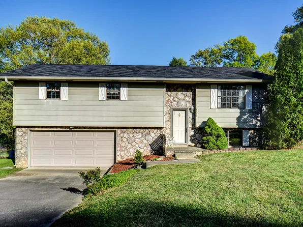 8121 Blue Spruce Dr, Hixson, TN 37343