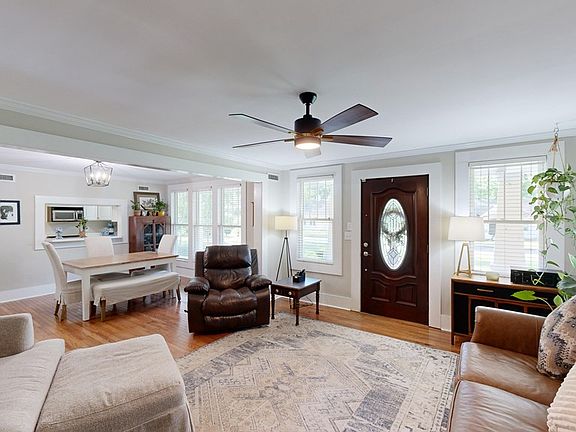 3rd image of 1110 Woodlawn Dr