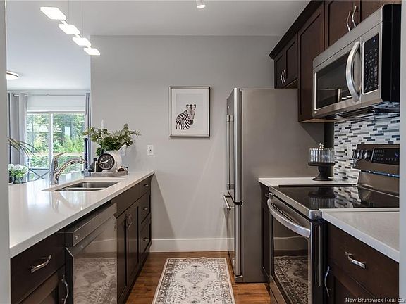 4th image of 130 Arlington Cres #24