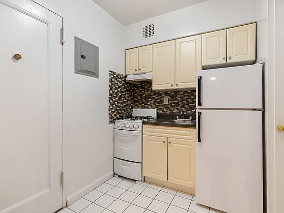 5th image of 43 W 76th St APT 1A