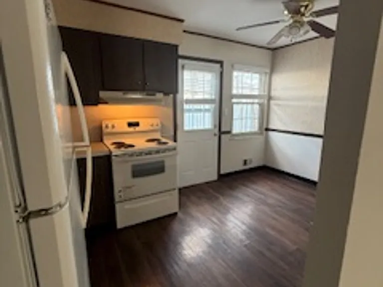 TOWNHOMES AT BLENDON — Photo 26