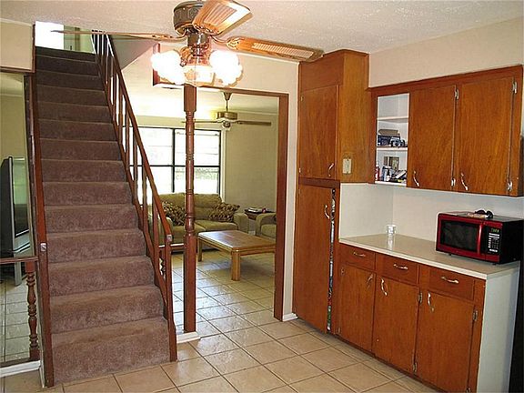 3rd image of 15418 Shanghai St