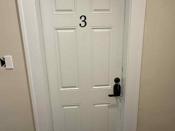 2nd image of 608 W Chisholm St #3