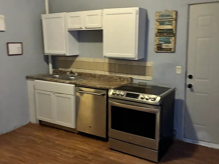 213 N Webster St — Photo 4