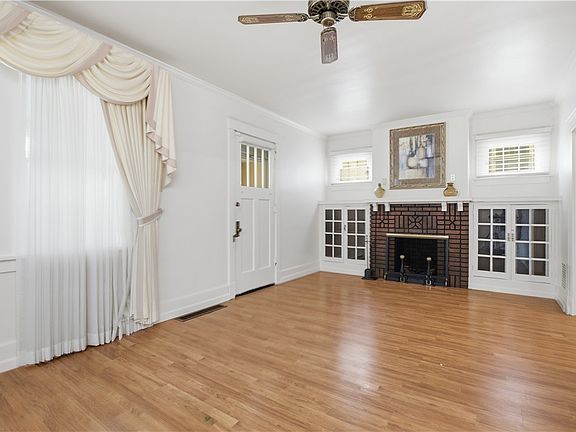 5th image of 407 Lexington Ave