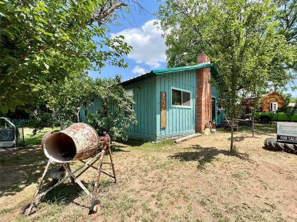 136 Marine Dr, Graford, TX 76449