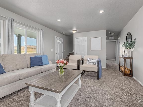 4th image of 1049 Price Rd