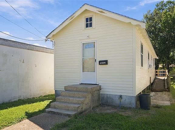 2nd image of 1122 Derbigny St