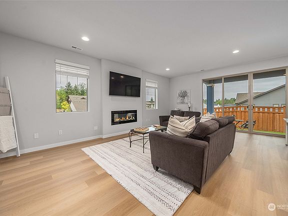 3rd image of 12917 193rd Avenue E