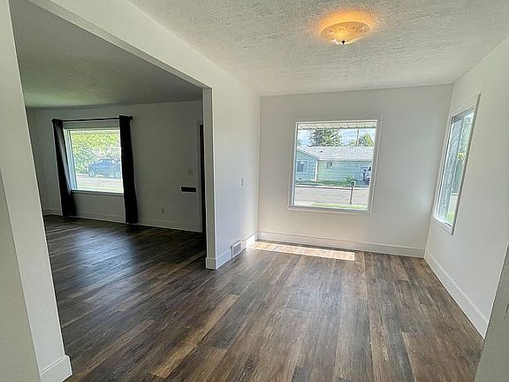 3rd image of 782 W Juniper Ave