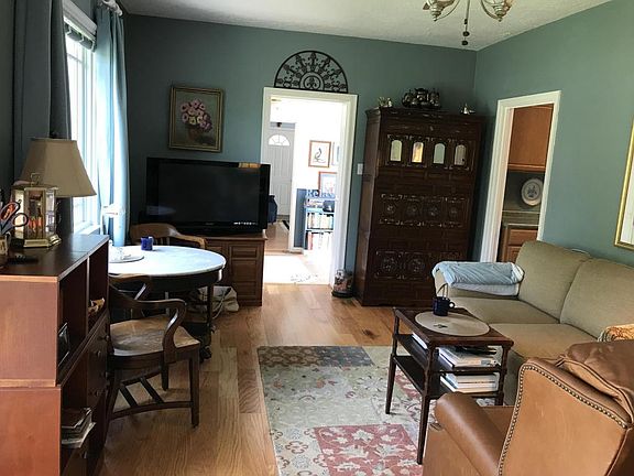 3rd image of 10 Upland Dr
