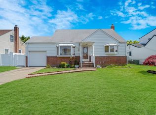 63 Louis Dr, Farmingdale, NY 11735
