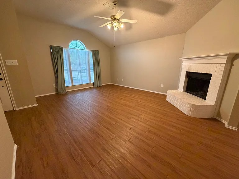 2521 Ensenada Ln — Photo 4