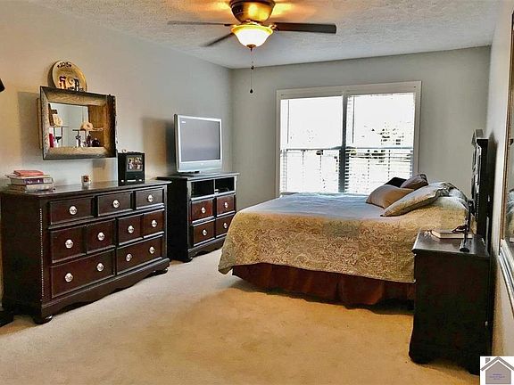 5th image of 104 W Hillcrest Dr