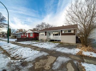 166 S 12th St SE, Medicine Hat, AB T1A 1V2