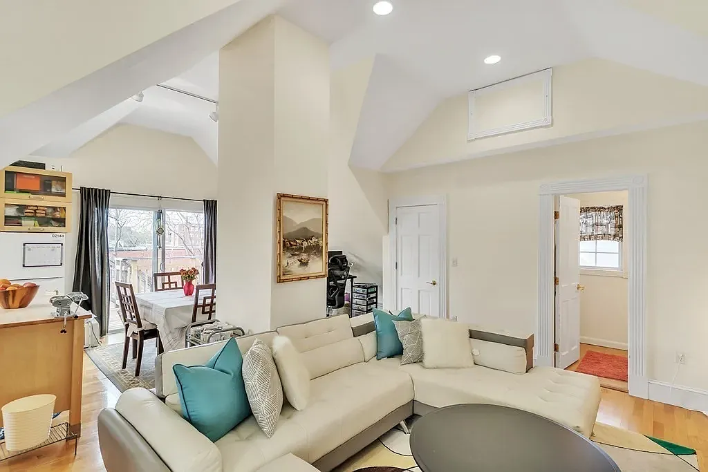 1 bed, 750 sqft, $2,800 — Photo 2