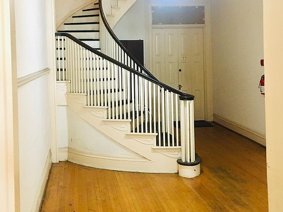 3rd image of 1031 Saint Paul St #3F