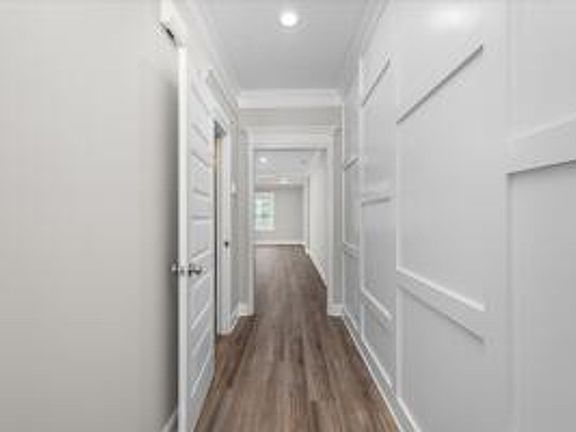 3rd image of 1005 Linsmore Ave
