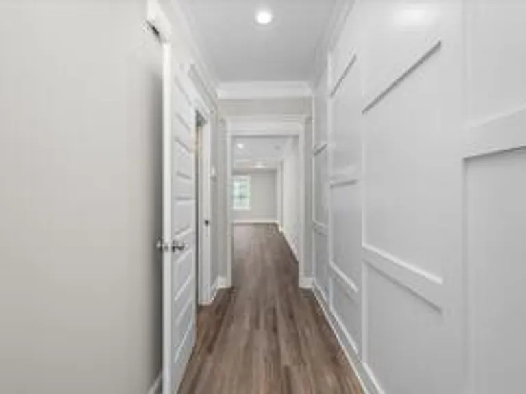 1005 Linsmore Ave — Photo 3