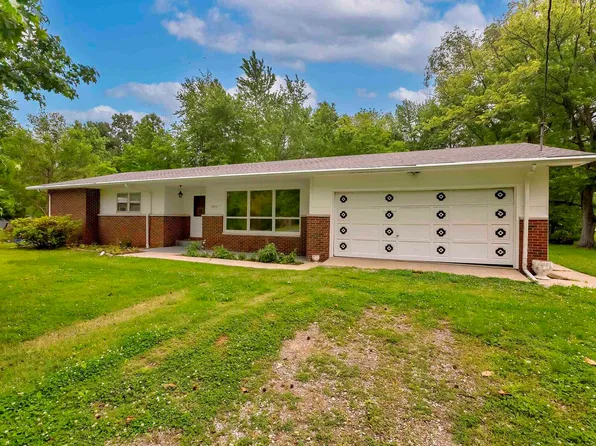 2904 N 12th St, Herrin, IL 62948