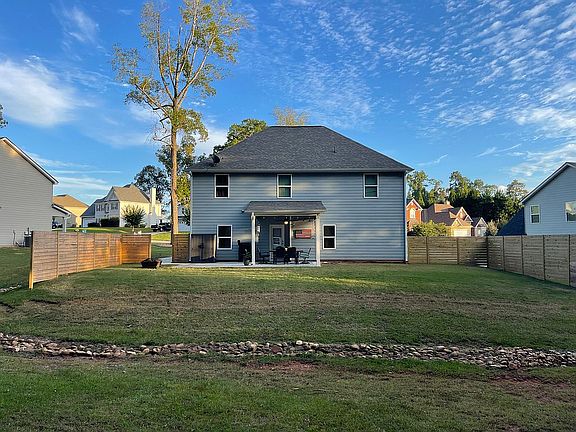 5th image of 224 Brookwood Dr