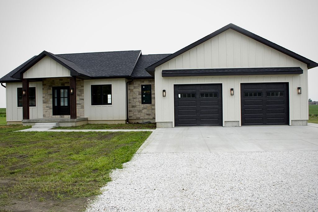 320 Main St - Property Image