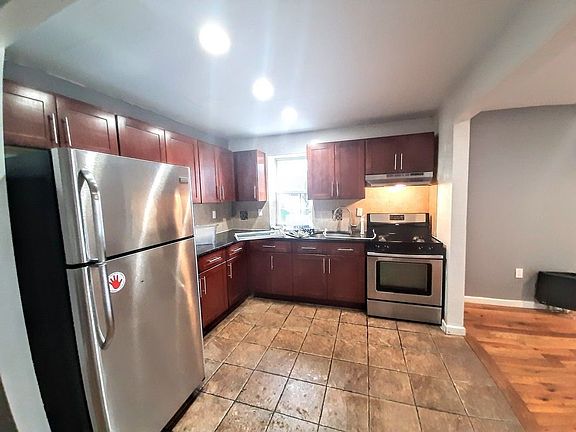 4th image of 343 Palmetto St #2B