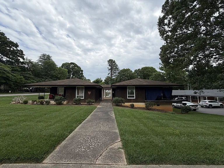 649B E Broad St — Photo 1