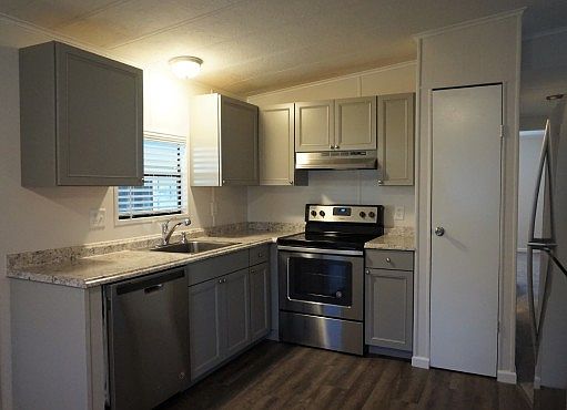 3rd image of 6413 Lakewood Dr Unit D