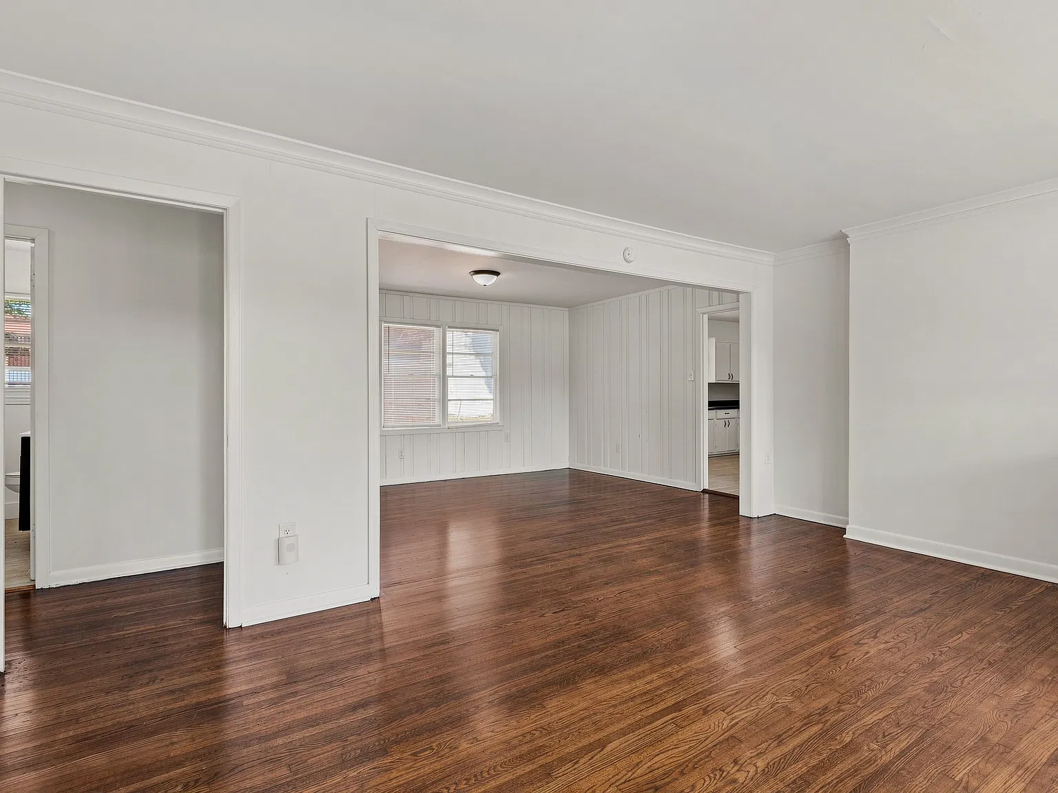 Newly Renovated Brick Home with Spacious Entertaining Areas — Photo 3