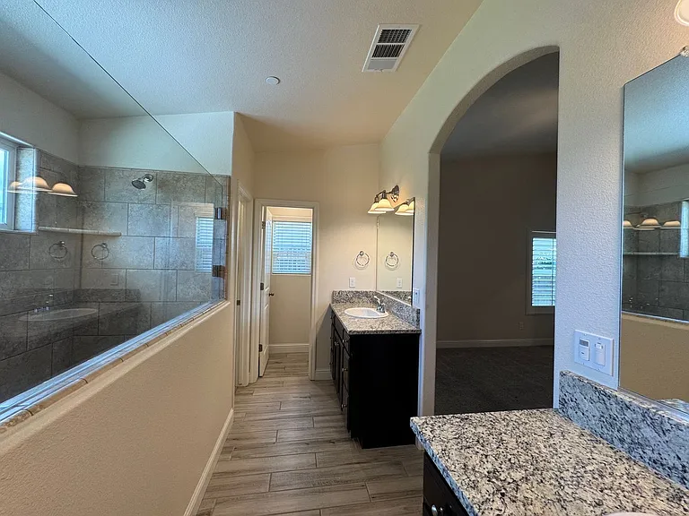391 W Maclure Ave — Photo 13