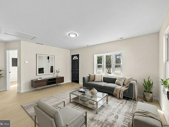3rd image of 33 Pinewood Ave