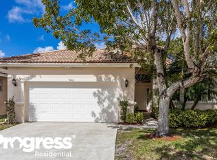 9465 Lago Dr, Boynton Beach, FL 33472