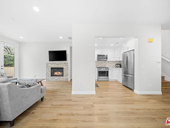 5th image of 10 Aryshire Ln