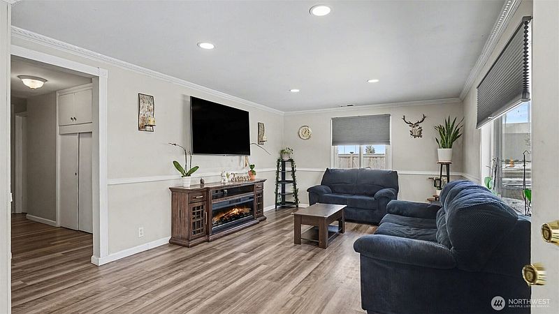 2nd image of 20005 14th Avenue S