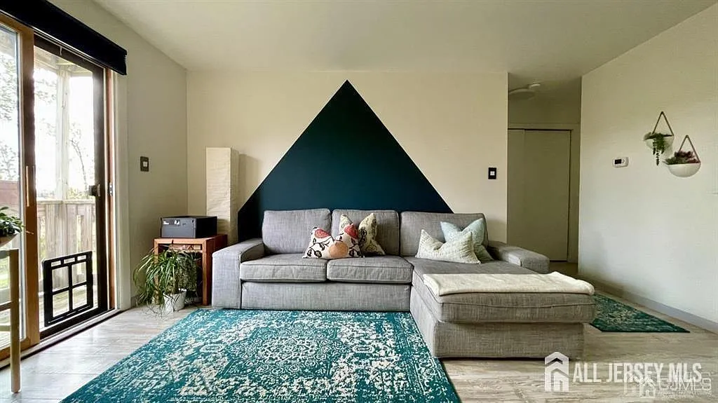1 bed, 1.0 bath, 775 sqft, $1,900 — Photo 4