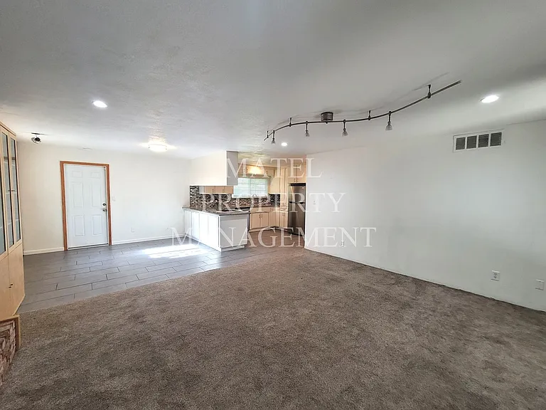 409 Birchwood Ct — Photo 4