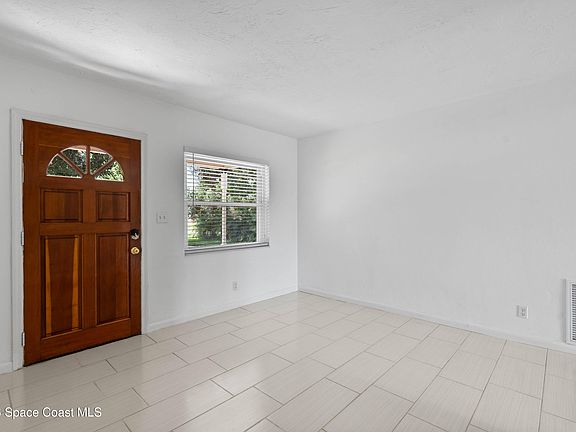 4th image of 620 Lund Cir