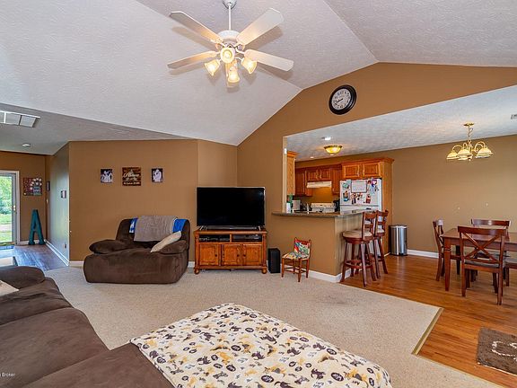 4th image of 242 W Emerald Cir