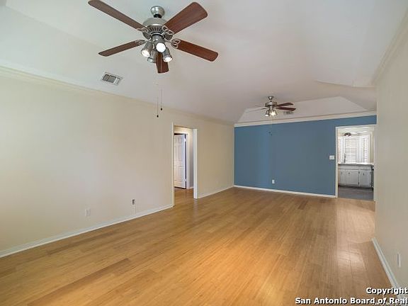 4th image of 2611 EISENHAUER RD #1007