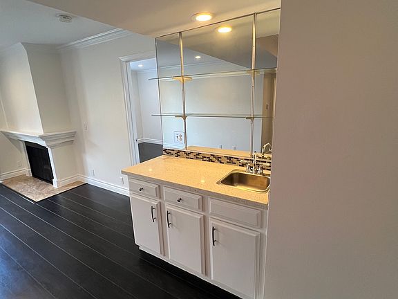 5th image of 4307 Whitsett Ave
