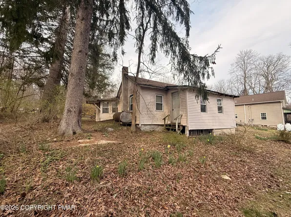 243 Sand Spring Rd, Cresco, PA 18326
