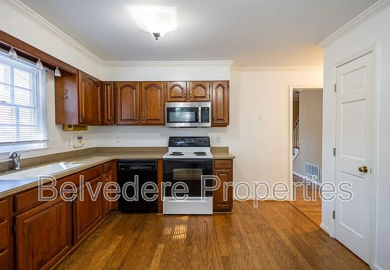 8 Barrett Pl — Photo 7