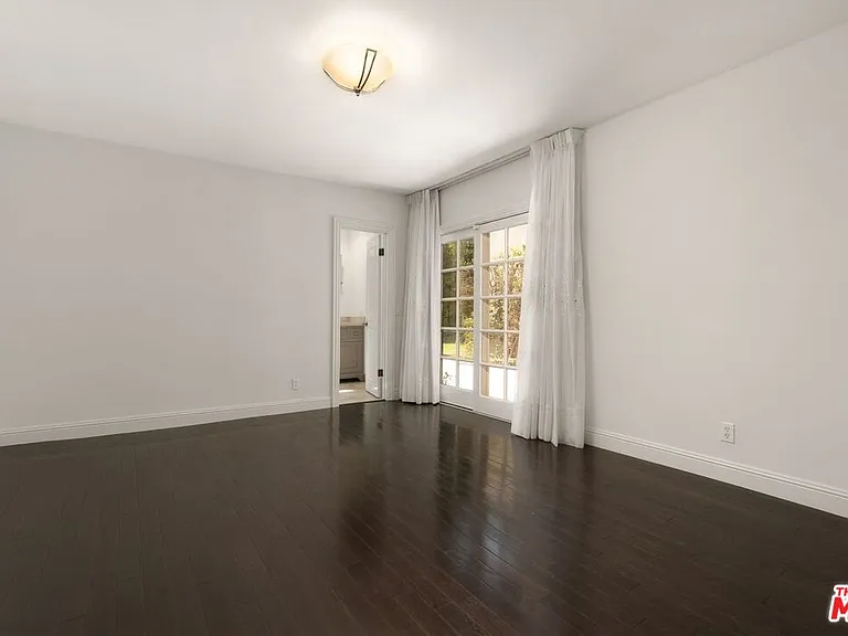 519 N Rexford Dr — Photo 20