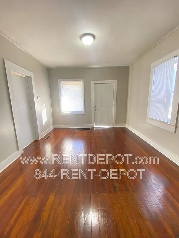 2 bed, 1.0 bath, 726 sqft, $895 — Photo 2