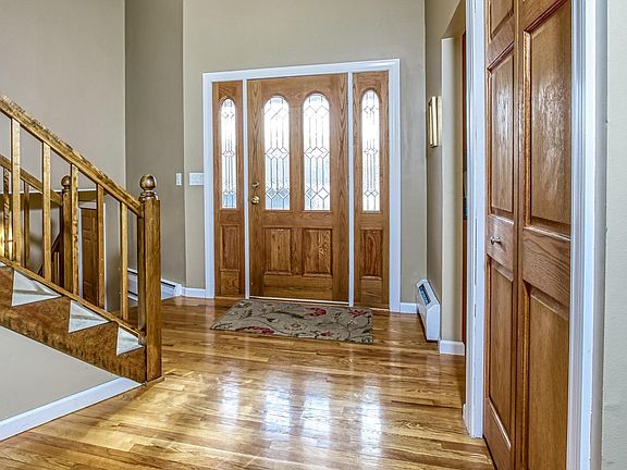 4th image of 2108 Manor Dr