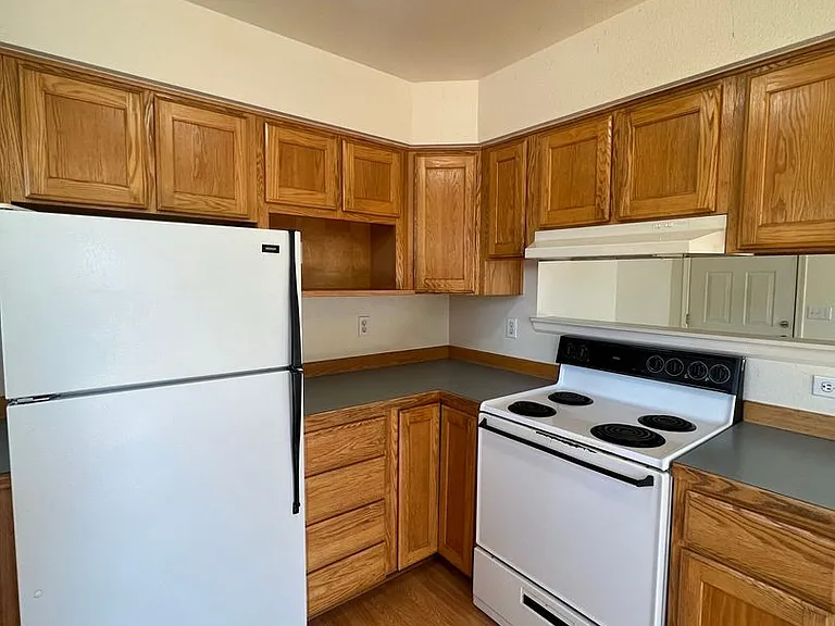 1622 W Broadway — Photo 6