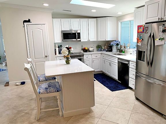 2nd image of 26389 Williamsburg Dr #374